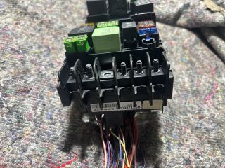 bontott VW PASSAT B8 Biztosítéktábla Motortér