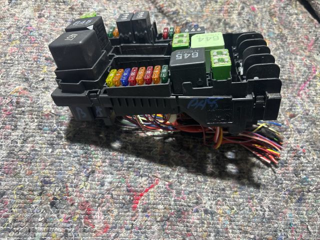 bontott VW PASSAT B8 Biztosítéktábla Motortér