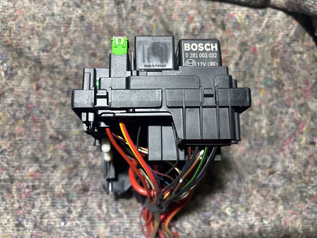 bontott VW PASSAT B8 Biztosítéktábla Motortér