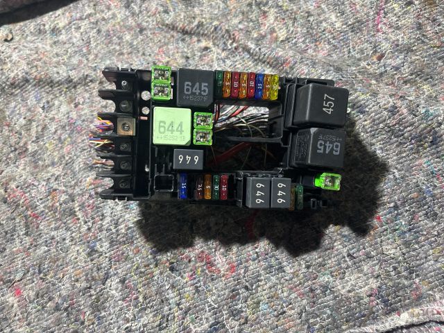 bontott VW PASSAT B8 Biztosítéktábla Motortér