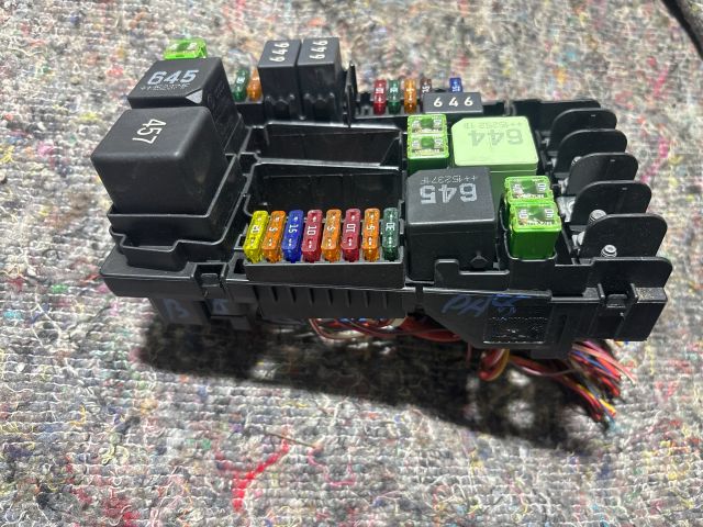 bontott VW PASSAT B8 Biztosítéktábla Motortér