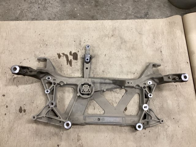 bontott VW PASSAT B8 Első Bölcső