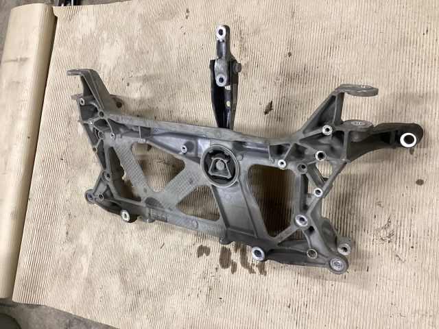 bontott VW PASSAT B8 Első Bölcső