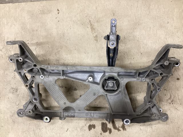 bontott VW PASSAT B8 Első Bölcső