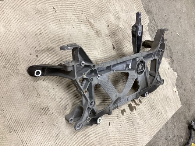 bontott VW PASSAT B8 Első Bölcső