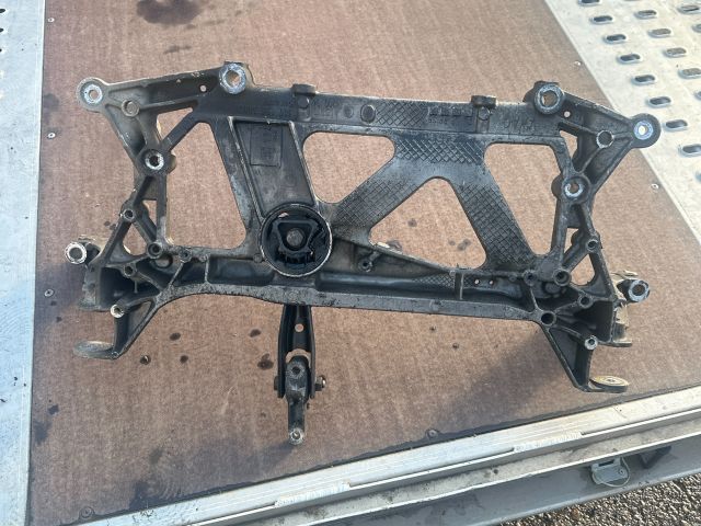 bontott VW PASSAT B8 Első Bölcső