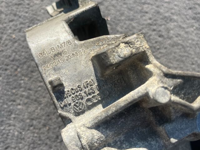 bontott VW PASSAT B8 Generátor Tartó Bak