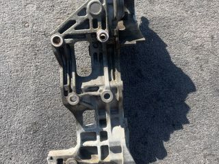 bontott VW PASSAT B8 Generátor Tartó Bak