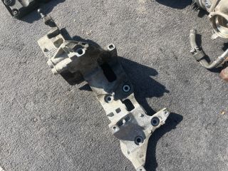 bontott VW PASSAT B8 Generátor Tartó Bak