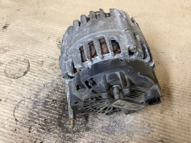 bontott VW PASSAT B8 Generátor