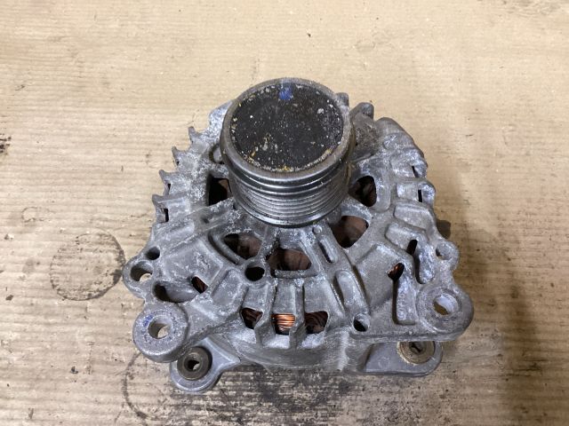 bontott VW PASSAT B8 Generátor