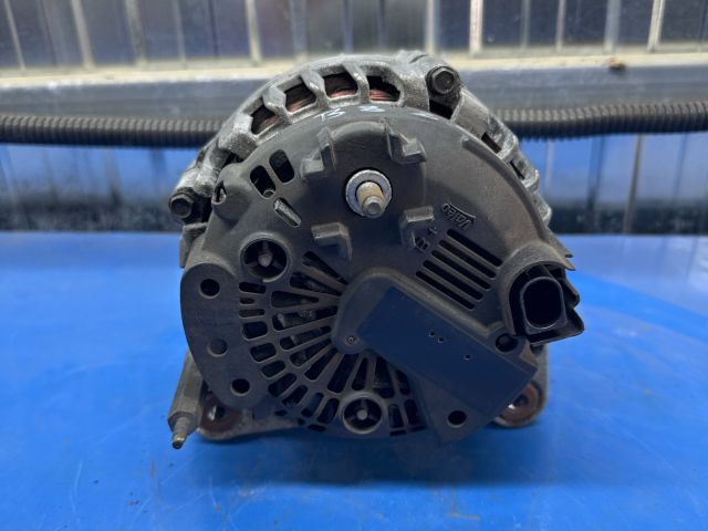 bontott VW PASSAT B8 Generátor