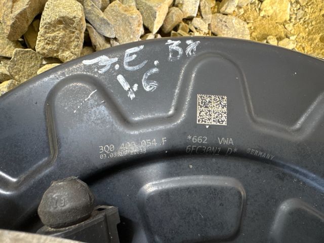 bontott VW PASSAT B8 Jobb első Csonkállvány Kerékaggyal