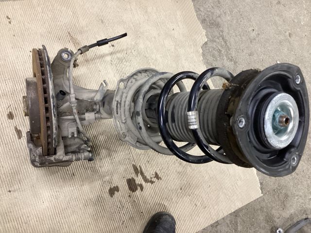 bontott VW PASSAT B8 Jobb első Csonkállvány Kerékaggyal