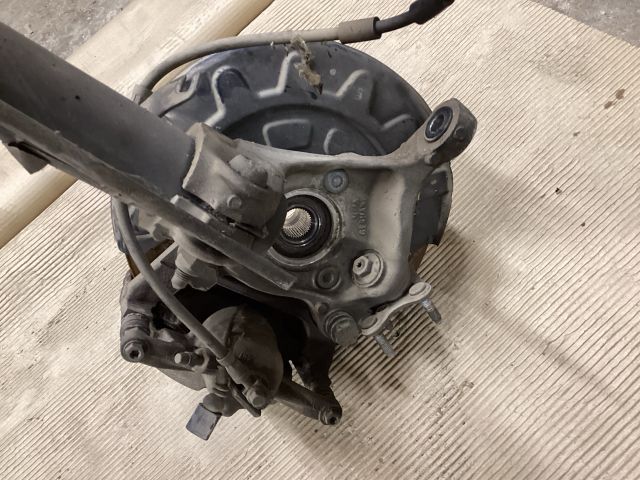 bontott VW PASSAT B8 Jobb első Csonkállvány Kerékaggyal