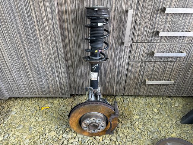 bontott VW PASSAT B8 Jobb első Csonkállvány Kerékaggyal