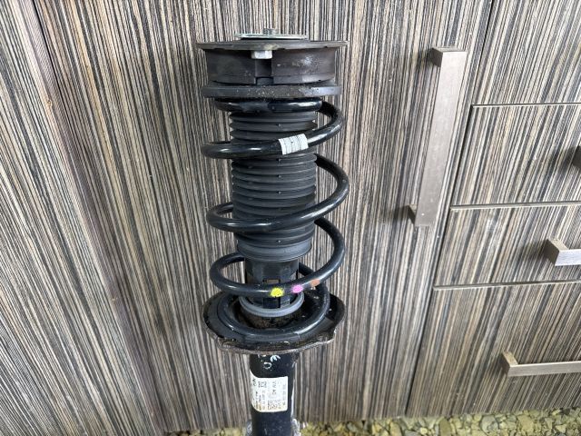 bontott VW PASSAT B8 Jobb első Csonkállvány Kerékaggyal