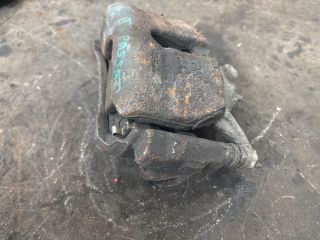 bontott VW PASSAT B8 Jobb első Féknyereg Munkahengerrel