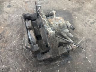 bontott VW PASSAT B8 Jobb első Féknyereg Munkahengerrel