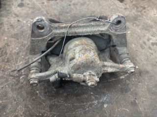 bontott VW PASSAT B8 Jobb első Féknyereg Munkahengerrel