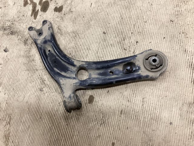 bontott VW PASSAT B8 Jobb első Lengőkar