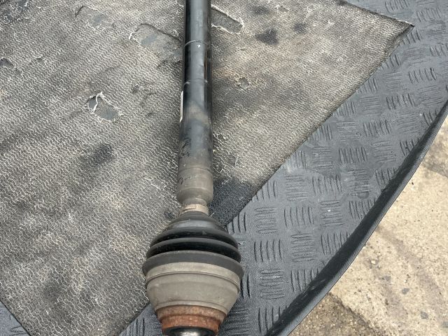 bontott VW PASSAT B8 Jobb Féltengely