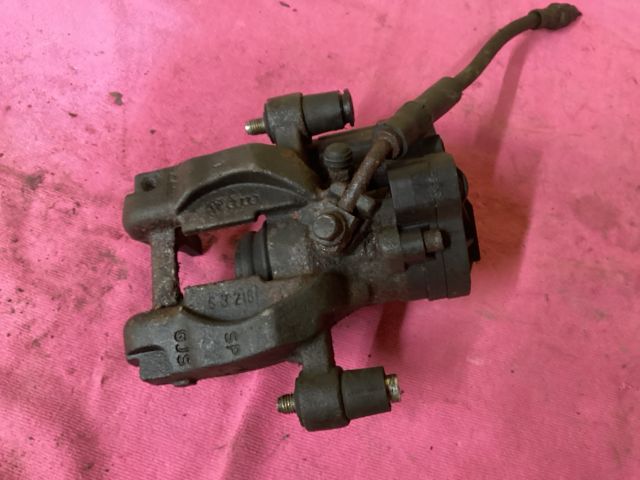 bontott VW PASSAT B8 Jobb hátsó Féknyereg Munkahengerrel