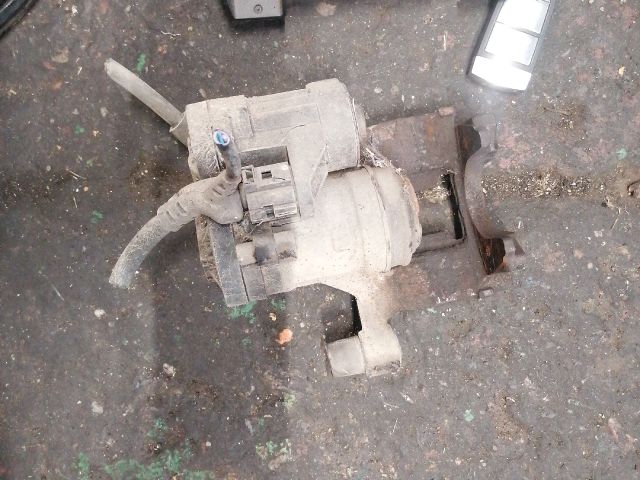 bontott VW PASSAT B8 Jobb hátsó Féknyereg Munkahengerrel