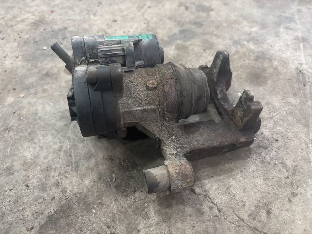 bontott VW PASSAT B8 Jobb hátsó Féknyereg Munkahengerrel