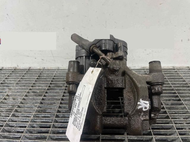 bontott VW PASSAT B8 Jobb hátsó Féknyereg Munkahengerrel