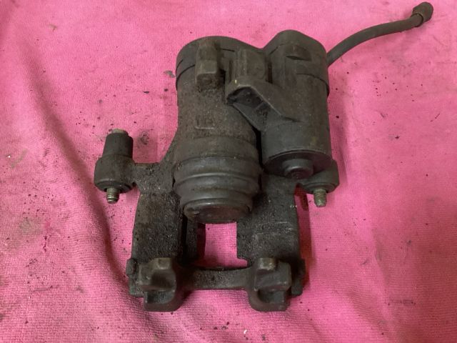 bontott VW PASSAT B8 Jobb hátsó Féknyereg Munkahengerrel