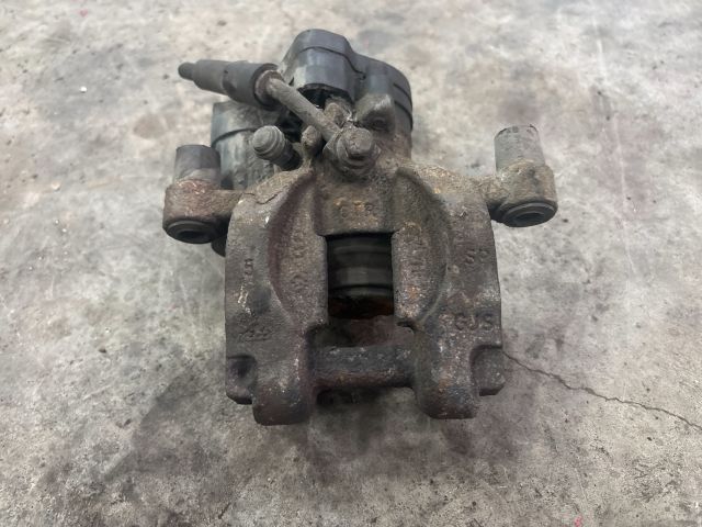 bontott VW PASSAT B8 Jobb hátsó Féknyereg Munkahengerrel