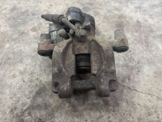 bontott VW PASSAT B8 Jobb hátsó Féknyereg Munkahengerrel