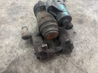 bontott VW PASSAT B8 Jobb hátsó Féknyereg Munkahengerrel