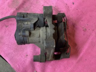 bontott VW PASSAT B8 Jobb hátsó Féknyereg Munkahengerrel