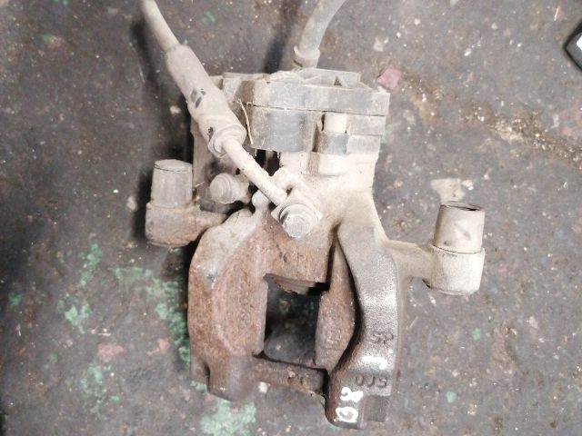 bontott VW PASSAT B8 Jobb hátsó Féknyereg Munkahengerrel