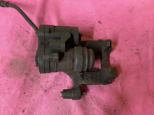 bontott VW PASSAT B8 Jobb hátsó Féknyereg Munkahengerrel