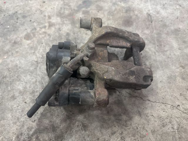 bontott VW PASSAT B8 Jobb hátsó Féknyereg Munkahengerrel