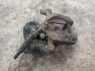 bontott VW PASSAT B8 Jobb hátsó Féknyereg Munkahengerrel