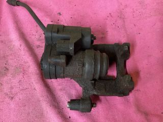 bontott VW PASSAT B8 Jobb hátsó Féknyereg Munkahengerrel