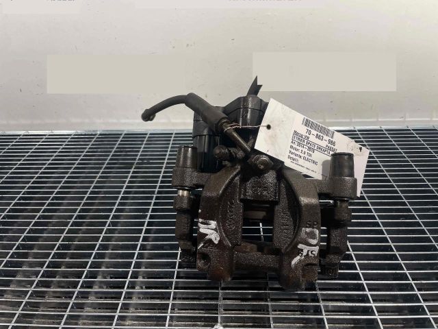 bontott VW PASSAT B8 Jobb hátsó Féknyereg Munkahengerrel