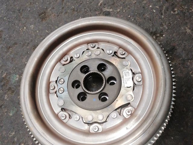 bontott VW PASSAT B8 Kettős tömegű Lendkerék