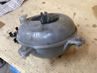 bontott VW PASSAT B8 Kiegyenlítő Tartály