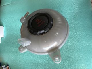 bontott VW PASSAT B8 Kiegyenlítő Tartály