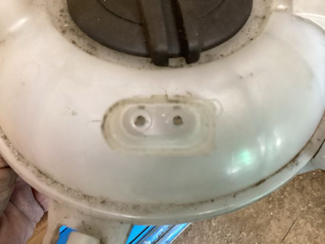 bontott VW PASSAT B8 Kiegyenlítő Tartály