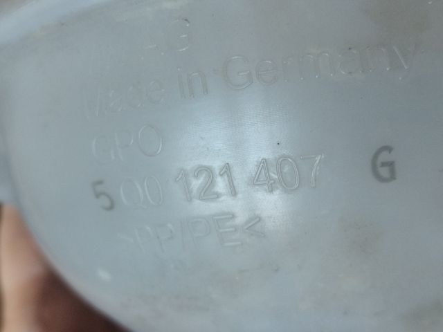 bontott VW PASSAT B8 Kiegyenlítő Tartály