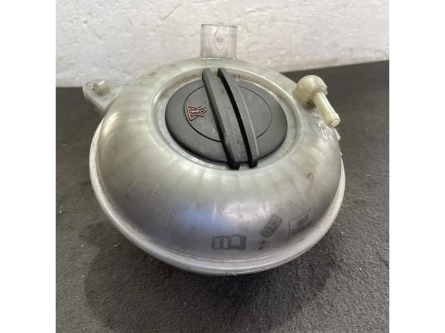 bontott VW PASSAT B8 Kiegyenlítő Tartály