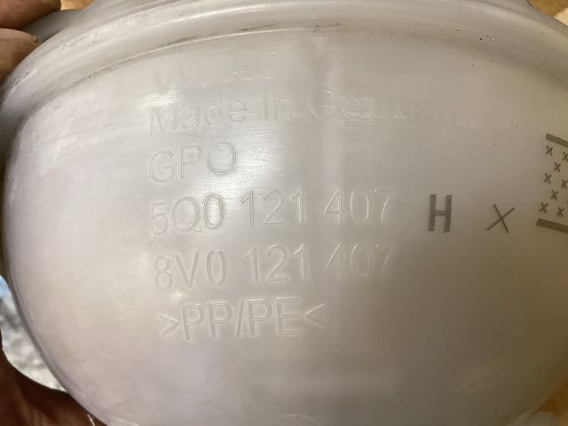 bontott VW PASSAT B8 Kiegyenlítő Tartály