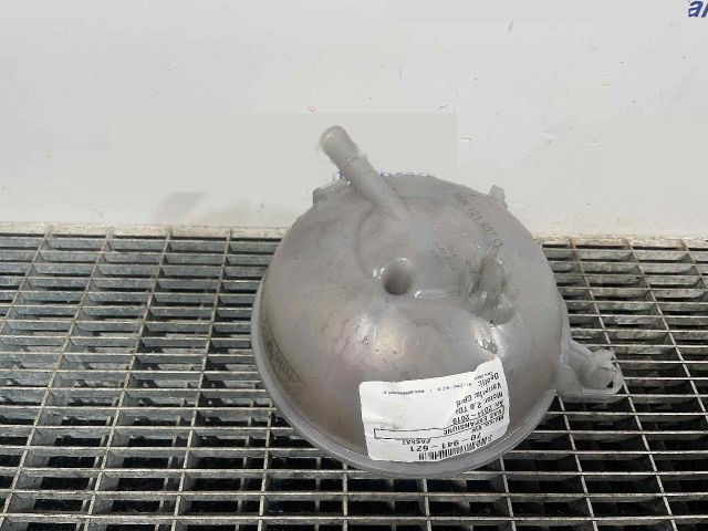 bontott VW PASSAT B8 Kiegyenlítő Tartály