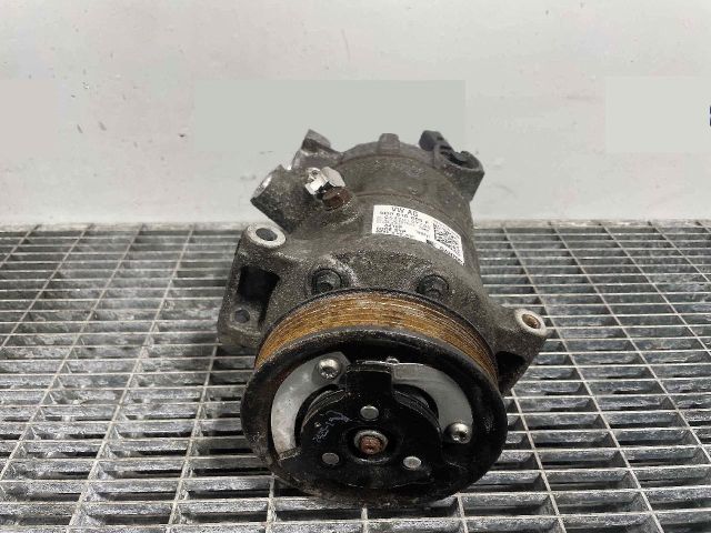 bontott VW PASSAT B8 Klímakompresszor